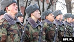 La ministerul apărării, într-o dimineaţă răcoroasă