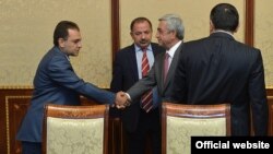 Armenia -- President Serzh Sarkisian meets with Aghvan Vartanian (C) and other leaders of Dashnaktsutyun party to discuss constitutional reform, Yerevan, 26Aug2015