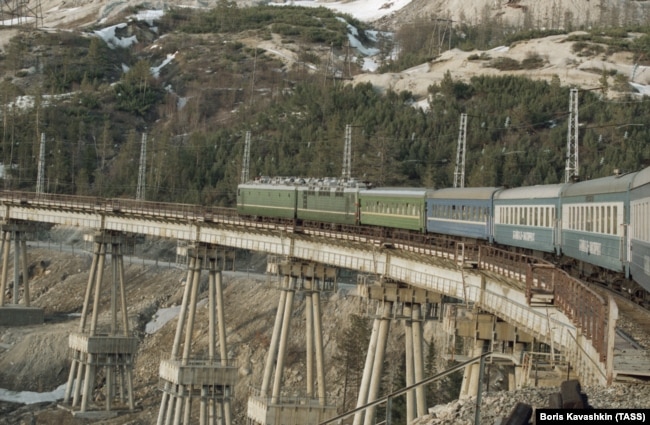 The Baikal-Amur Mainline railway, spanning around 4,300 kilometers, was a significant engineering challenge for the Soviet Union.