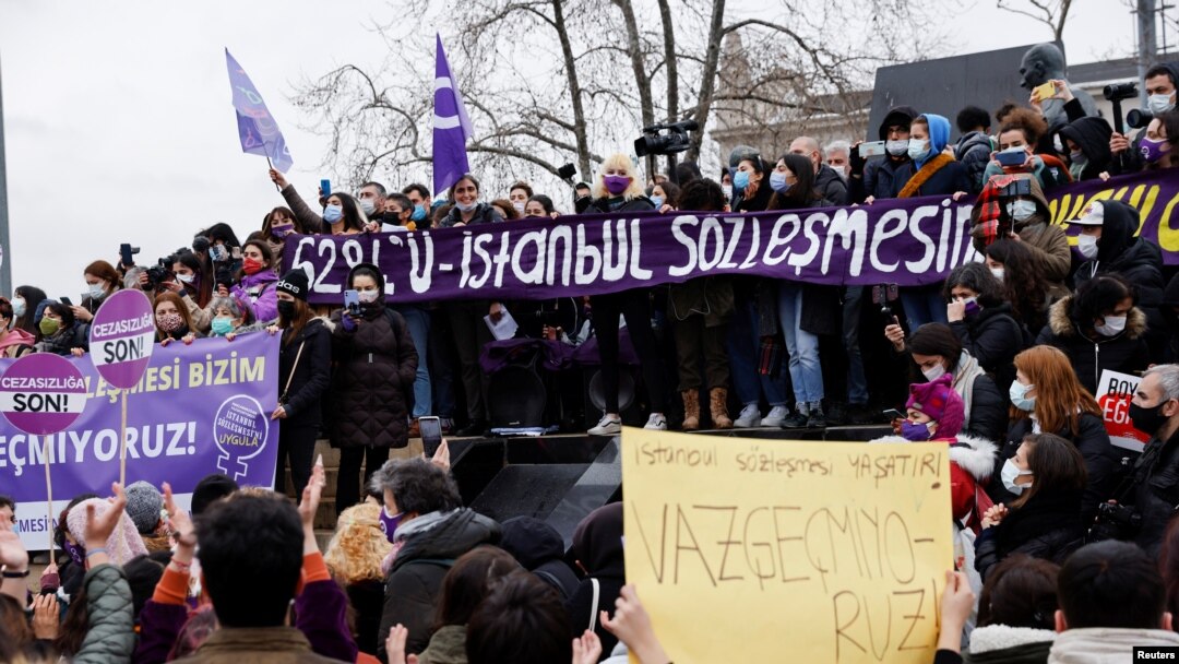 Protest protiv povlačenja Turske iz Istanbulske konvencije, međunarodnog sporazuma namijenjenog zaštiti žena, u Istanbulu 20. marta 2021.