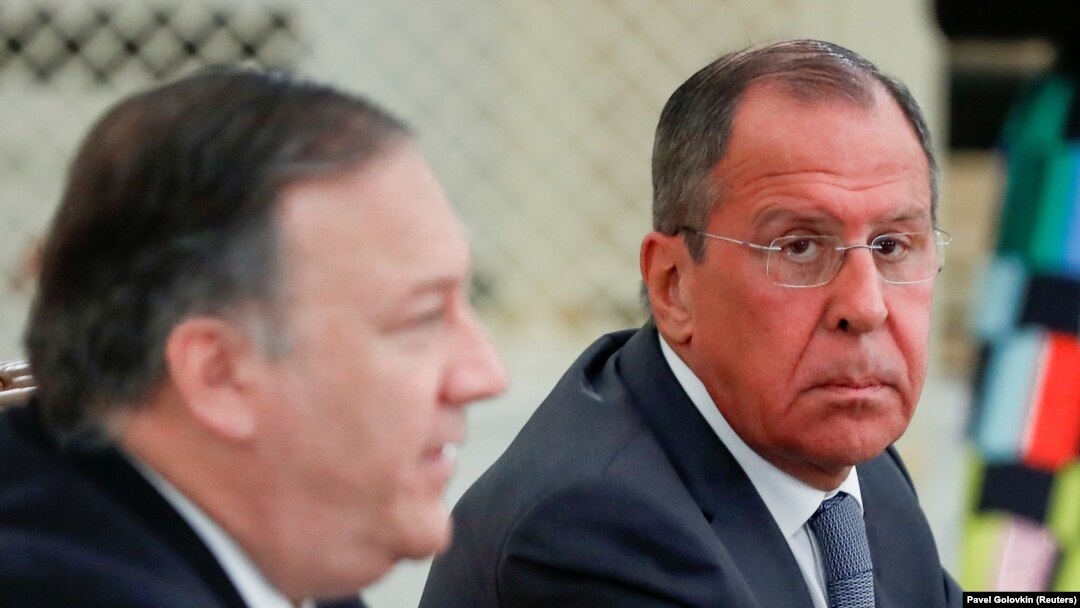 Șefii diplomațiilor americană și rusă, Mike Pompeo și Serghei Lavrov, fotografie făcută la Soci, în Rusia, pe 14 mai 2019
