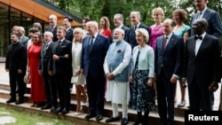 G7 sammitində konsert və mədəniyyət tədbirindən əvvəl birgə foto