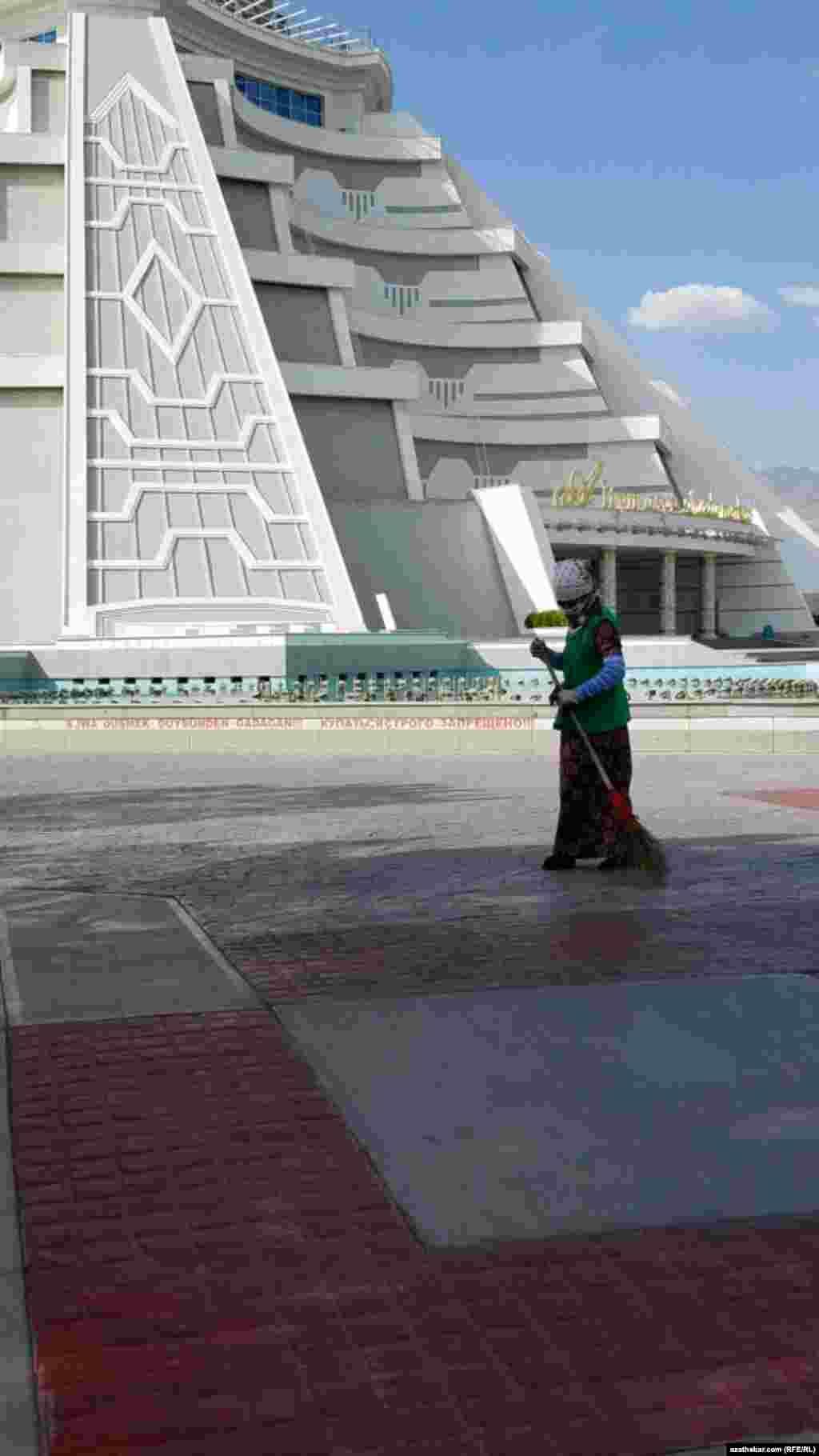 Aşgabatda suw çüwdürimleriniň ençemesi işlemeýär