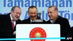 Ґіорґі Марґвелашвілі, Ільгам Алієв і Реджеп Тайїп Ердоган (л -> п) в Карсі, 17 березня 2015 року