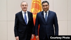 Данияр Амангелдиев жана Дэвид О’Салливан. 2026-жылдын 27-февралы.