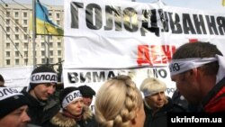 Fatherland oarty leader Yulia Tymoshenko (with back to camera) meeting with party activists during the hunger strike on October 11.