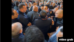 ინციდენტი კვირას მოხდა და ისინი კვირასვე დააკავეს, დღეს დილას კი ბრალი წაუყენეს.