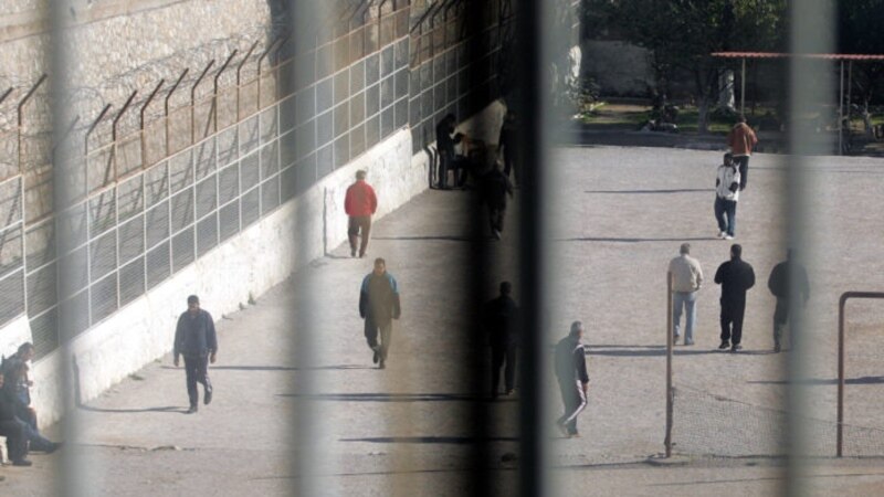 Brenda burgut të Shkupit: Maltretime psikike, fizike dhe korrupsion