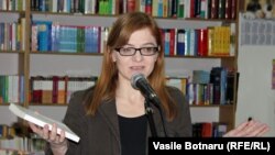 Tamara Cărauș la prezentarea unei cărți în 2011