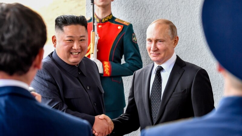 Владимир Путин бо Ким Чен Ин дар Владивосток мулоқот кард