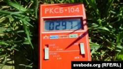 Узровень радыяцыі на полі ля вёскі