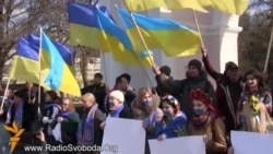 Симферополдо Орусия баскынчылыгына жана референдумга каршы флешмоб өттү