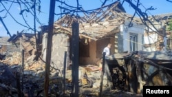Un sat din reigunea Mikolaiv, vineri dimineațăm după un atac rusesc.