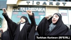 10 Dekabr 2010. Təhsil Nazirliyi qarşısında «Hicaba dəstək» aksiyası