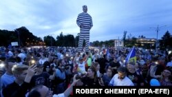 Protestatari în fața Guvernului de la București. 27 mai 2019