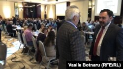 Mark Tkaciuk (dreapta), la congresul de constituire