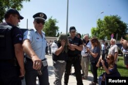 Один из восьми турецких военнослужащих, перелетевших в Грецию на вертолете после неудачной попытки военного переворота