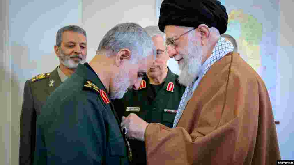 11 марта 2019 года Сулеймани получил орден Зульфикара, высшую военную награду в Иране. Орден существовал до Исламской революции 1979 года и был восстановлен в 2019 году. Сулеймани &ndash; единственный, кто получил эту награду, что доказывает, насколько выросло влияние этого человека к 2019 году