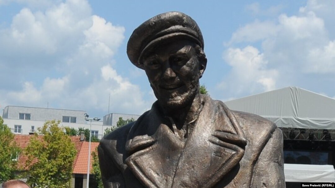 Narodni heroj Čedomir Ljubo Čupić je postao narodni heroj posthumno, ukazom predsjednika tadašnje Federativne Narodne Republike Jugoslavije Josipa Broza Tita, od 10. jula 1953. godine.