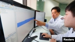 Investigators check the Korean Broadcasting System's hardware, which was hit by a hacking attack at the evidence-acquisition lab of the Cyberterror Response Center of the National Police Agency in Seoul on March 21.