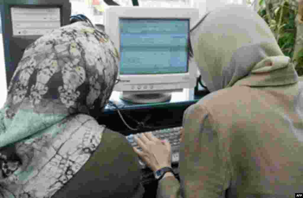 Two Iranian women at an internet cafe in Tehran (AFP file photo) - To mark World Press Freedom Day, RFE/RL and Internews cohosted a briefing on Internet development in RFE/RL's broadcast region, with a focus on Belarus and Uzbekistan. Listen to the briefing: Real Audio&nbsp;&nbsp;Windows Media