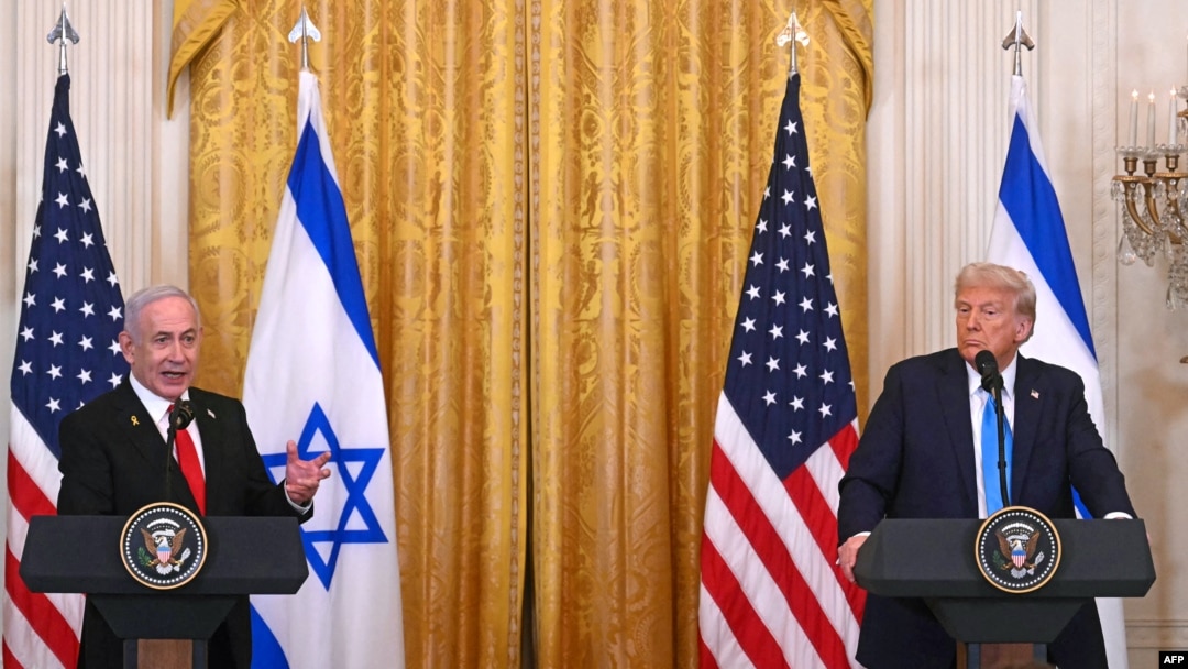 Prim-ministrul israelian, Beniamin Netanyahu (stânga), și președintele SUA, Donald Trump, în timpul unei congerințe de presă, 4 februarie 2025. 