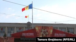 Scena pregătită pentru concert în centrul Chișinăului