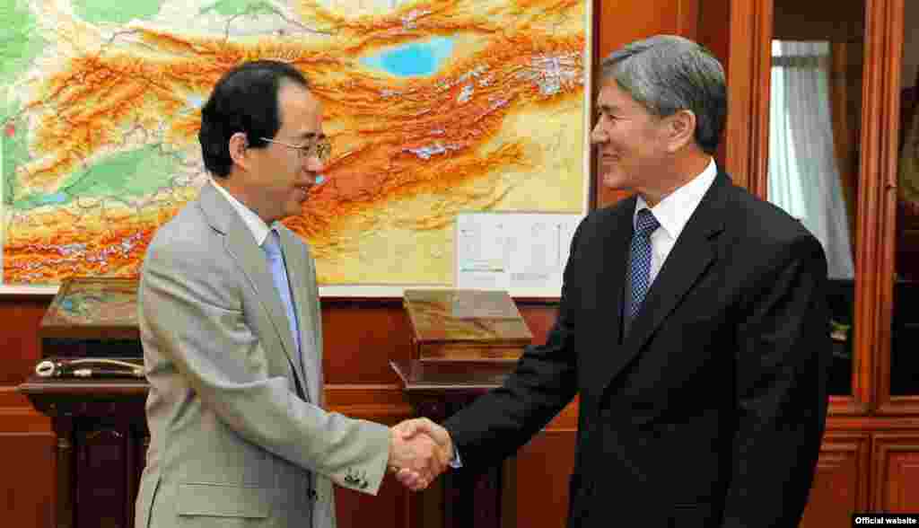&quot;Для Китая важно одно &ndash; мы хотим видеть спокойных, стабильных соседей, как Кыргызстан&quot;, - сказал в интервью &quot;Азаттыку&quot; посол КНР в КР Вань Кайвэнь