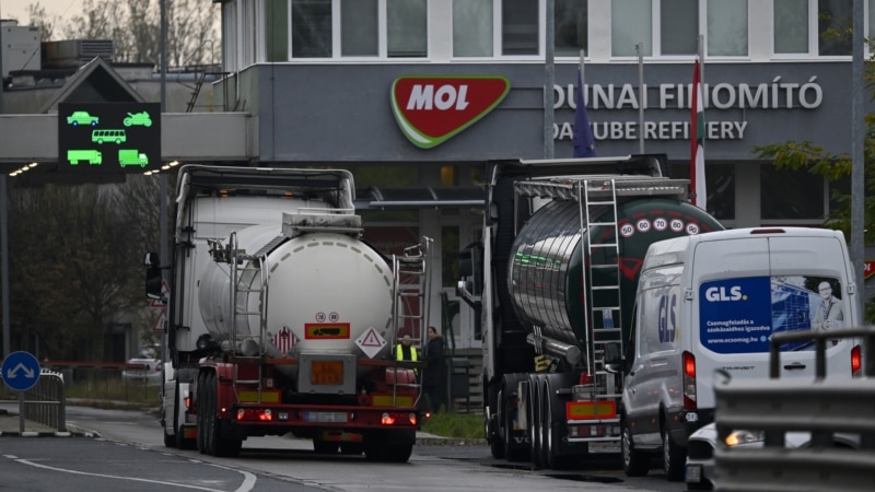 Madžarska družba MOL v pogovorih o nakupu ruskih delnic v srbski naftni industriji