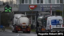 Mađarski MOl je najavio povećan izvoz nafte i naftnih derivata u Srbiju, na fotografiji: rafinerija kompanije MOL, 21. oktobar 2025. 