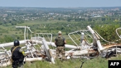 Украинские военные во взятом под контроль Славянске.