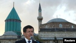 Еще во вторник глава МИД Турции Ахмет Давутоглу сообщил о прибытии в страну группы бывших палестинских заключенных