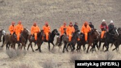 Чолпон айылындагы атчан куткаруучулар.