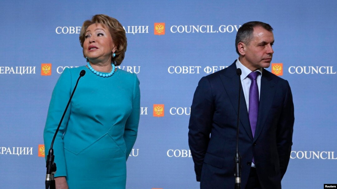 Спикер Совета Федерации Валентина Матвиенко и спикер Верховного совета Крыма Владимир Константинов (Москва, 7 марта 2014 года) 