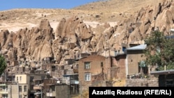 Kənduvan - İran Azərbaycanında qayalıqlarda ovulmuş kənd