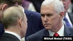 Russian President Vladimir Putin (left) and U.S. Vice President Mike Pence attend the 13th East Asia summit plenary session on the sidelines of the 33rd Association of Southeast Asian Nations (ASEAN) summit in Singapore, November 15, 2018.