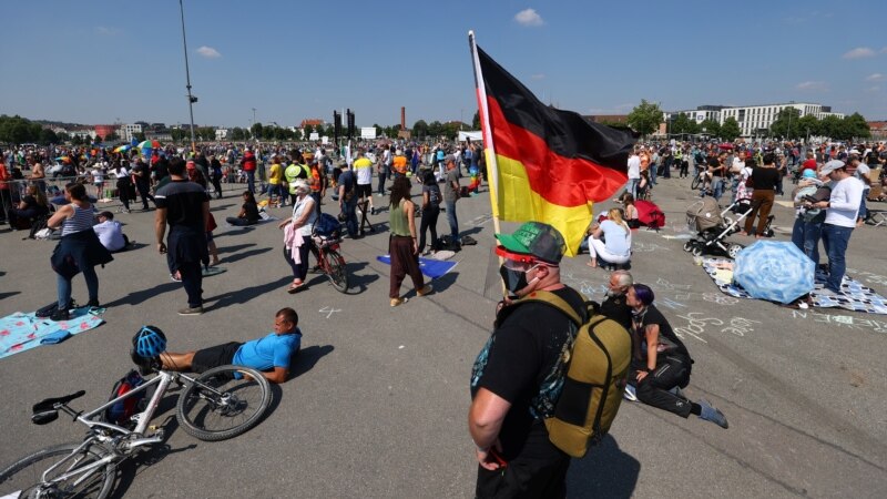 Mijëra gjermanë protestojnë kundër masave kufizuese
