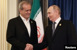 Russian President Vladimir Putin (right) with his Iranian counterpart, Masud Pezeshkian, on the sidelines of a Shanghai Cooperation Organization summit in China in September 2025.