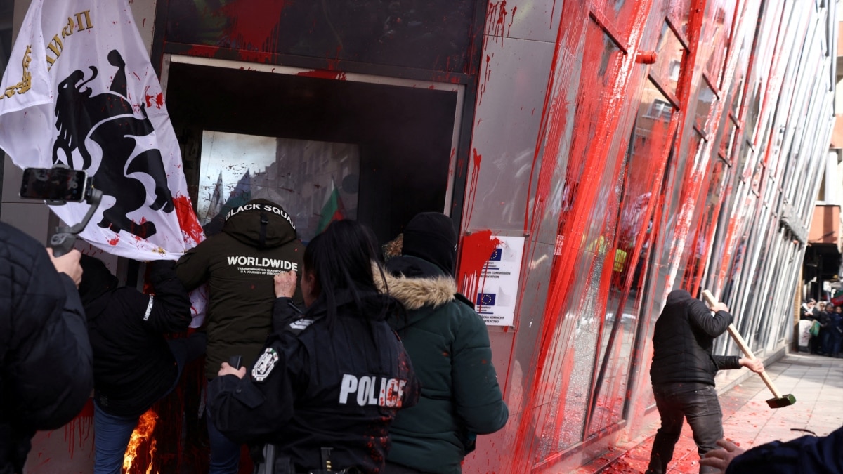 Борислав Сарафов, временно изпълняващ длъжността главен прокурор, поиска имунитета на