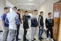 Студенти на достроковому голосуванні у Мінську