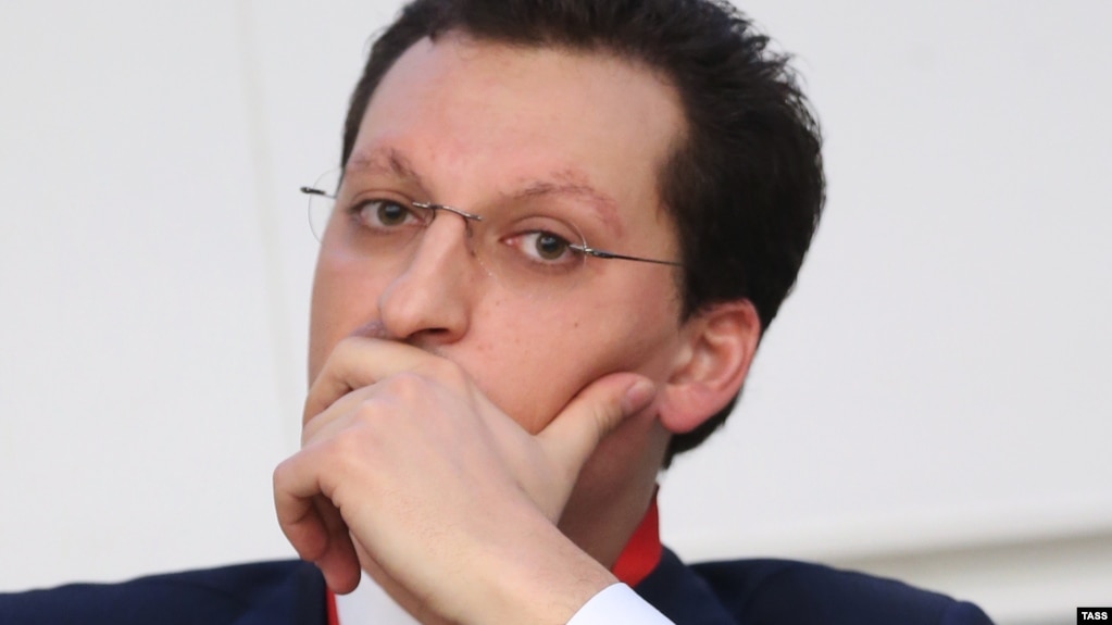 Повідомляється, що Кирило Шамалов придбав віллу у Біарріці в 2012 році 