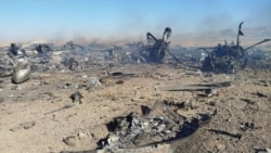 На фотографии, опубликованной Корпусом стражей Исламской революции Ирана, как сообщается, запечатлены обломки американских самолетов в центральной части Ирана. Они должны были участвовать в операции по спасению сбитого летчика, но не смогли вылететь с удаленной базы в Иране