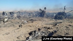 На фотографии, опубликованной Корпусом стражей Исламской революции Ирана, как сообщается, запечатлены обломки американских самолетов в центральной части Ирана. Они должны были участвовать в операции по спасению сбитого летчика, но не смогли вылететь с удаленной базы в Иране