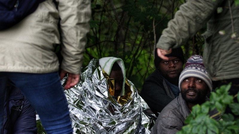Polonia miraton ligj për dëbimin e migrantëve