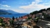 Античкиот театар во македонскиот град Охрид, во близина на Стариот град. Во 1979 година УНЕСКО го прогласи Охридското Езеро за светското наследство според природните критериуми.