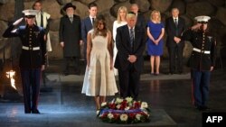 Președintele Donald Trump într-o scurtă vizită la Yad Vashem, memorialul Holocaustului
