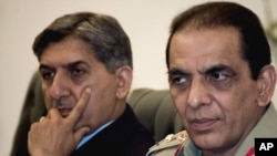 Pakistani Army chief General Ashfaq Parvez Kayani (right) and Inter-Services Intelligence (ISI) chief Ahmad Shuja Pasha attend an inaugural meeting of a Pakistan-Afghanistan joint peace commission in Islamabad on June 11.