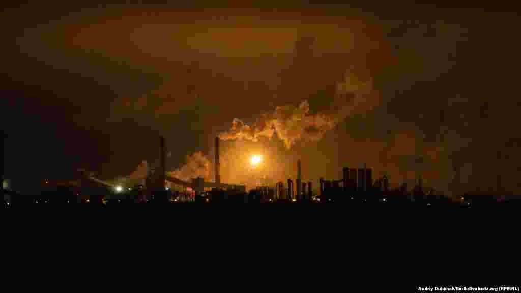 On December 1, a giant torch was relit at the Avdiyivka Coke and Chemical Plant to celebrate the return to full capacity. The torch, which had always been a symbol of production and stability, was turned off at the onset of hostilities because coke output had dropped dramatically. After several years of darkness, the torch once again illuminates the Donbas steppes.