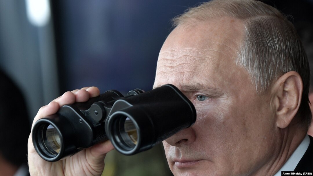 Владимир Путин набљудува воена вежба на руската војска, 2019.