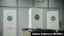 Infracțiunea de corupere electorală pasivă din Republica Moldova are prevăzute amenzi de la 25.000 până la 37.500 de lei moldovenești (între 6.400 de lei și 9.600 lei românești).